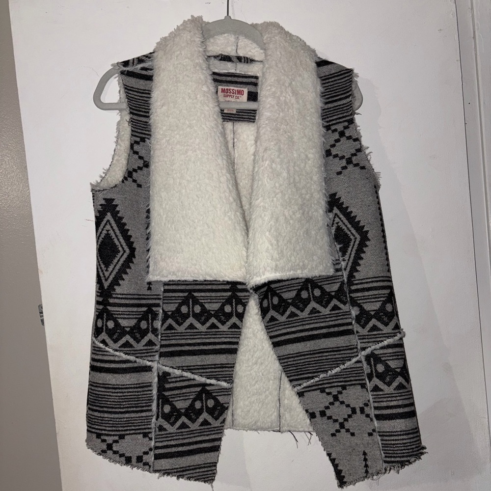 Mossimo Supply Co. Black and White Patterned Vest